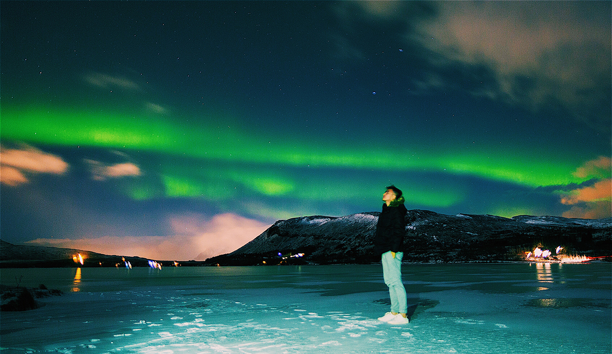 Du khách có cơ hội ngắm nhìn cực quang ban đêm ở Iceland