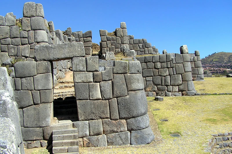 Khám phá pháo đài Sacsayhuaman ở Peru