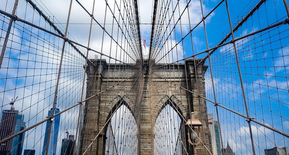 Nhịp chính dài 486m của cầu Brooklyn đã được xem là dài nhất thế giới