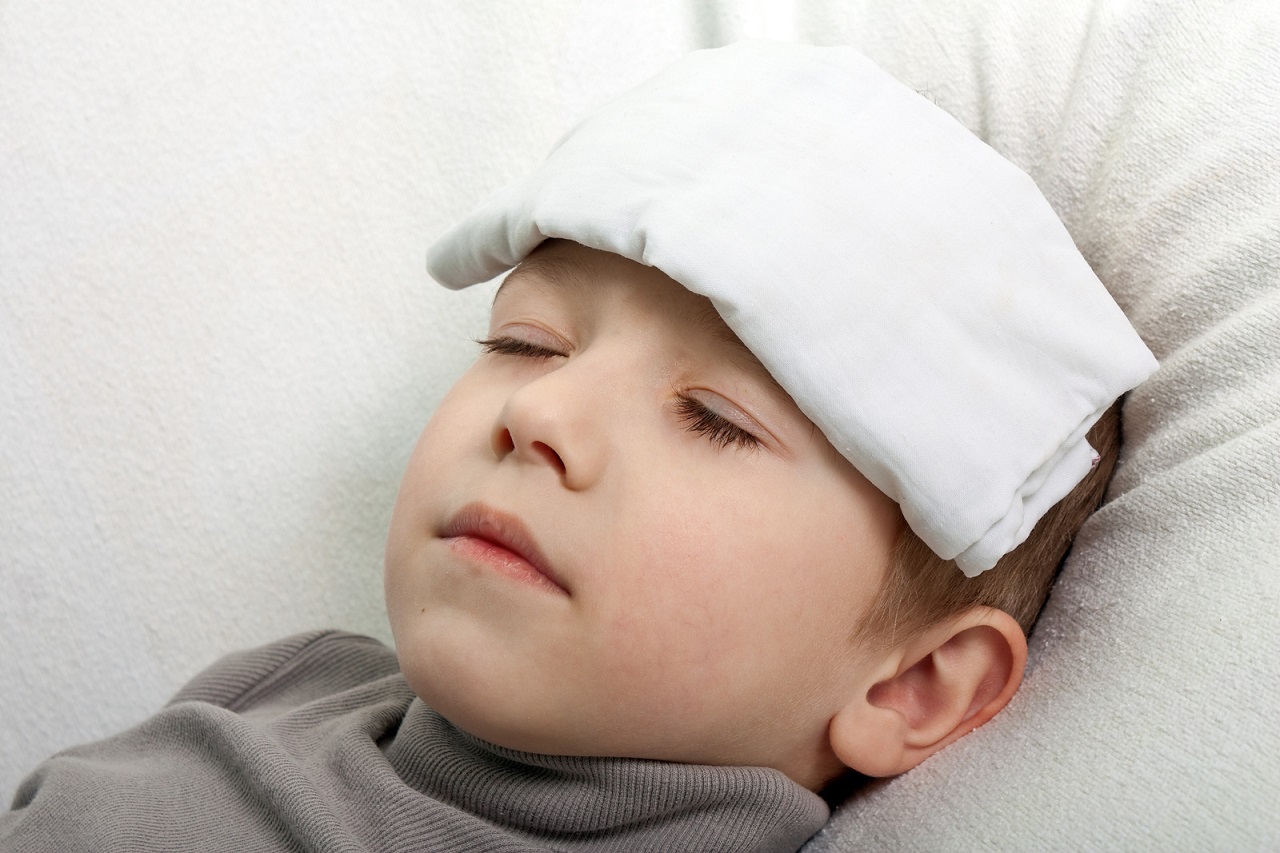 Trẻ em bị sốt thì nên điều trị như thế nào?
